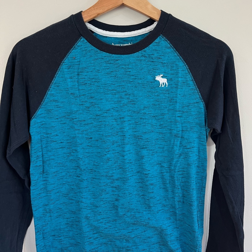 Boys Size 11/12 Abercrombie Long Sleeve Tee.